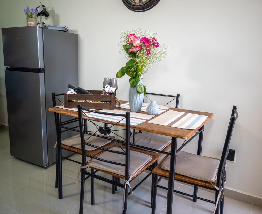 Theo Apartments 1 อาร์เตมีดา ภายนอก รูปภาพ